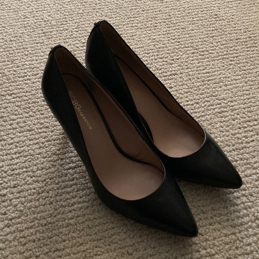 BCBGeneration Women’s Black High Heeled Shoes Size 8.5 Minimalist Like New
